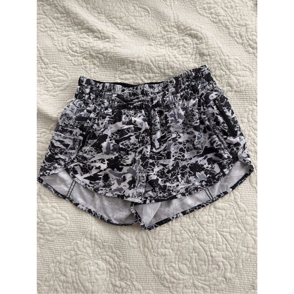 Lululemon Tracker Short V 4 Inch Interlaced Alpine White Black size 8